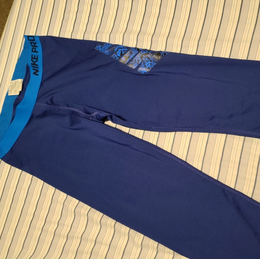 Nike pro crop yoga leggings